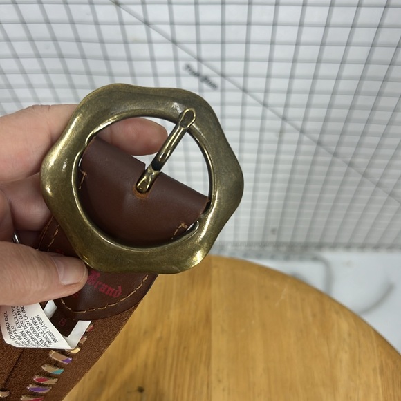 Lucky brand, leather, zigzag stitch accent, brass buckle belt S - Picture 3 of 12